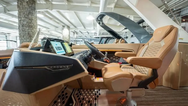 Slide: The Image of Harris Crowne 250 SL 2025 - 104