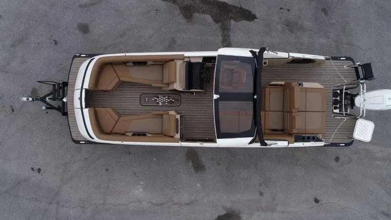 Slide: The Image of Harris Crowne 250 SL 2025 - 111