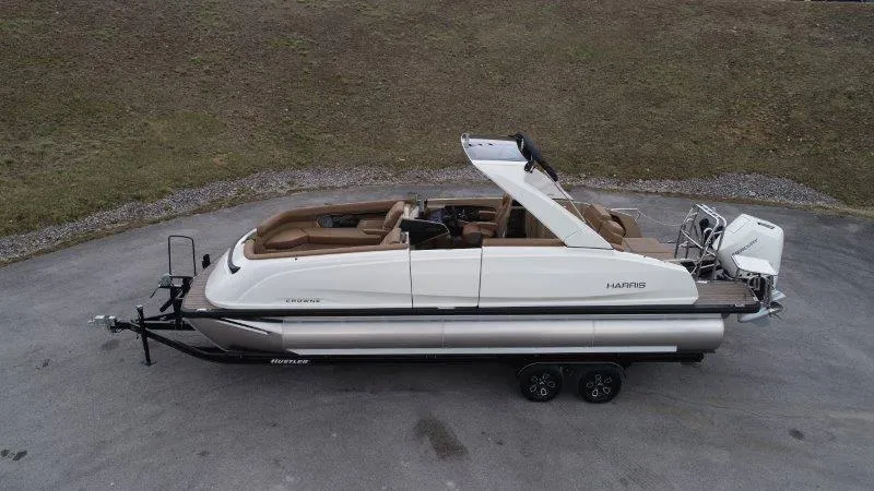 Slide: The Image of Harris Crowne 250 SL 2025 - 112