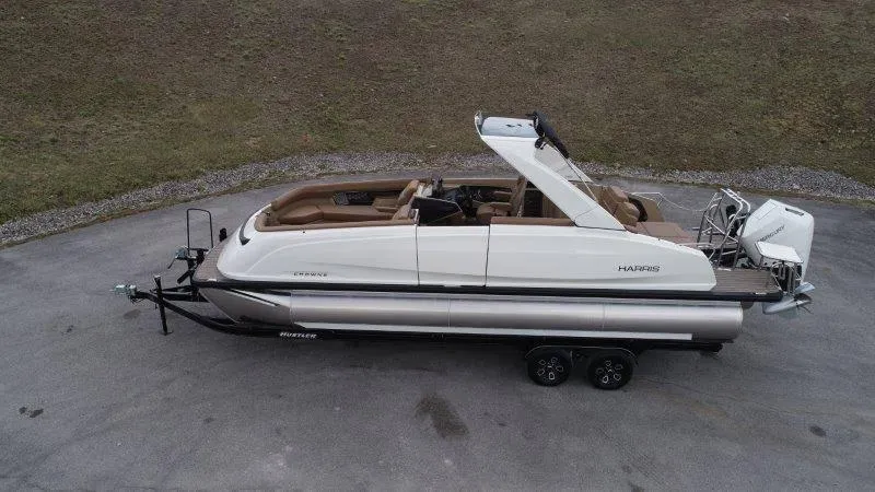 Slide: The Image of Harris Crowne 250 SL 2025 - 115