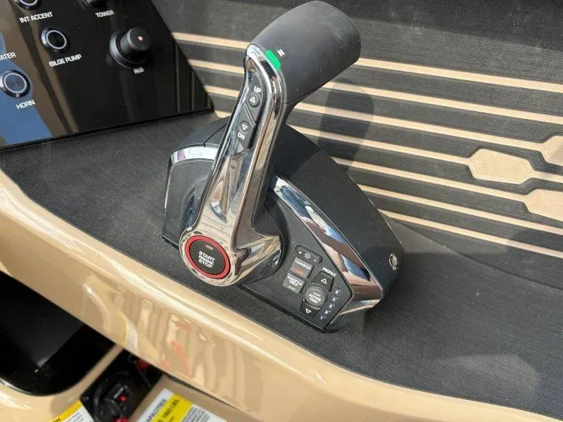 Slide: The Image of Harris Crowne 250 SL 2025 - 119