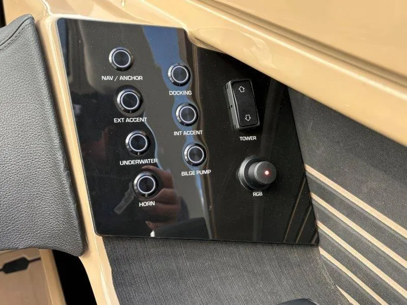 Slide: The Image of Harris Crowne 250 SL 2025 - 122