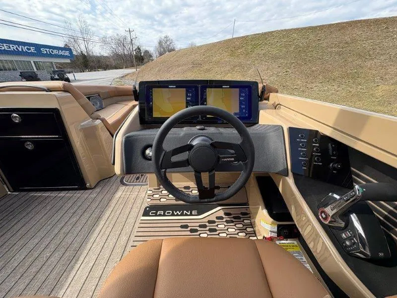 Slide: The Image of Harris Crowne 250 SL 2025 - 125