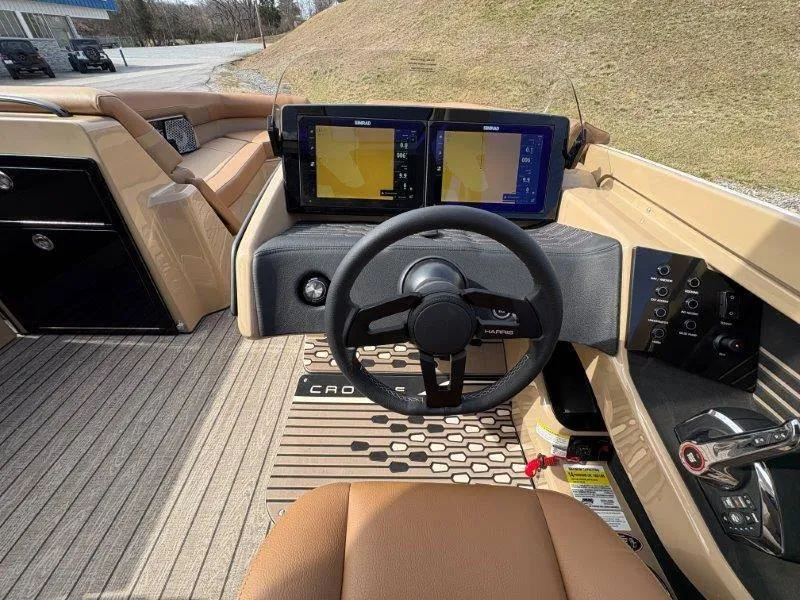 Slide: The Image of Harris Crowne 250 SL 2025 - 126