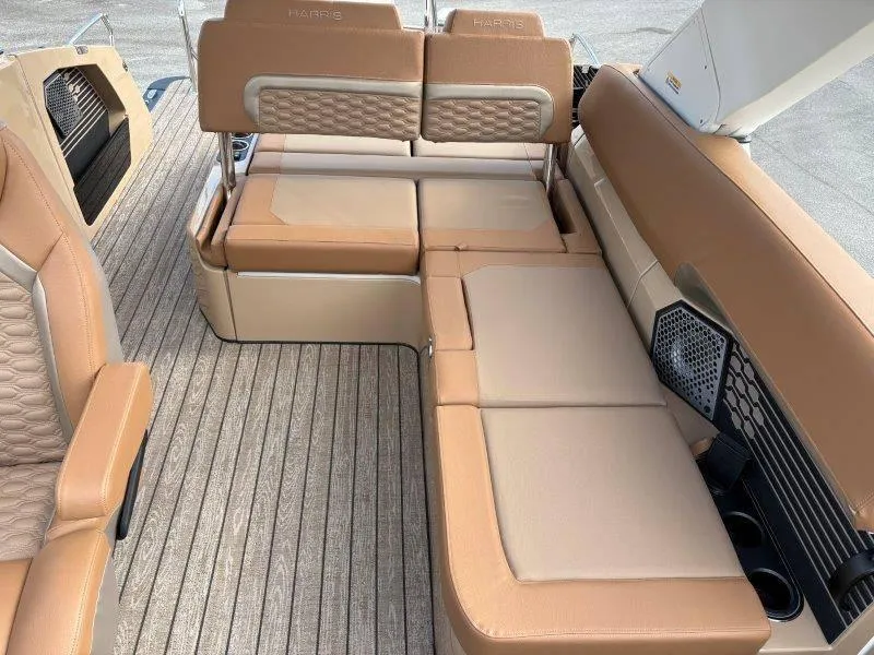 Slide: The Image of Harris Crowne 250 SL 2025 - 129