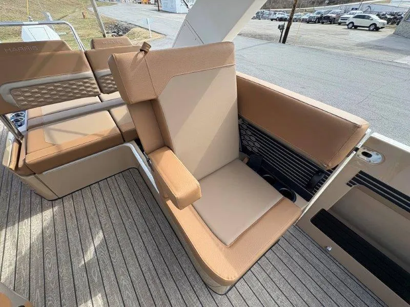 Slide: The Image of Harris Crowne 250 SL 2025 - 132