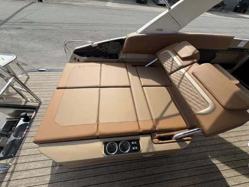 Slide: The Image of Harris Crowne 250 SL 2025 - 144