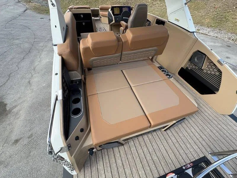 Slide: The Image of Harris Crowne 250 SL 2025 - 145