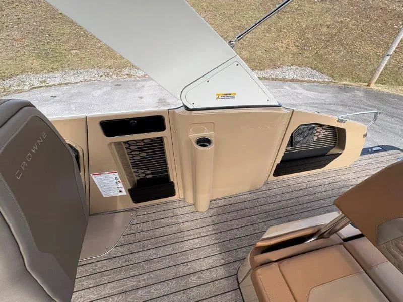 Slide: The Image of Harris Crowne 250 SL 2025 - 146