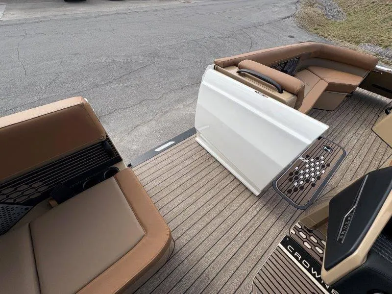 Slide: The Image of Harris Crowne 250 SL 2025 - 150