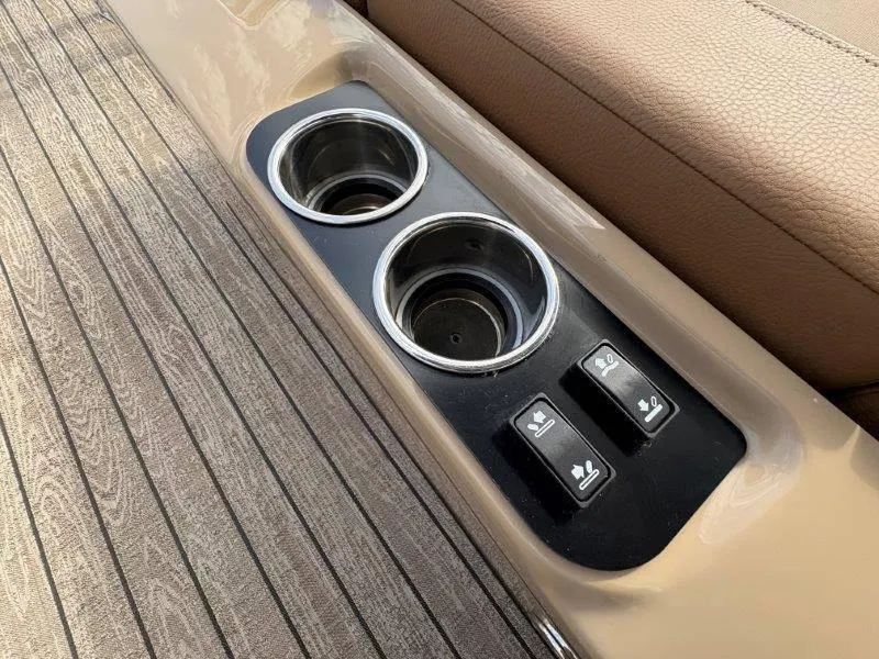 Slide: The Image of Harris Crowne 250 SL 2025 - 151