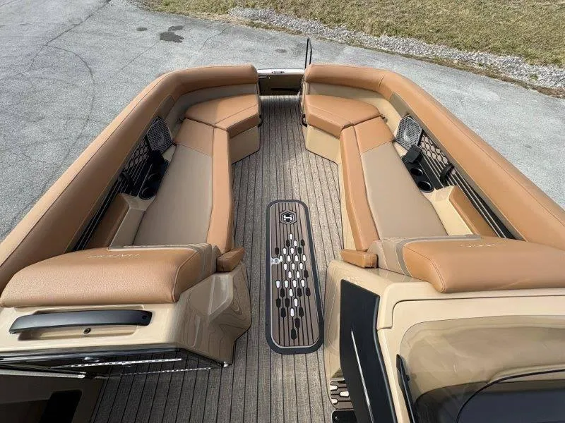 Slide: The Image of Harris Crowne 250 SL 2025 - 153