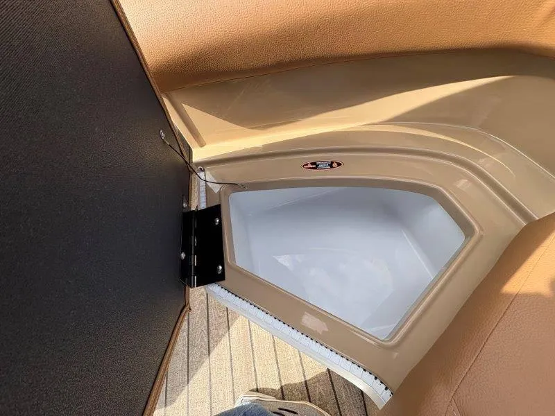 Slide: The Image of Harris Crowne 250 SL 2025 - 154