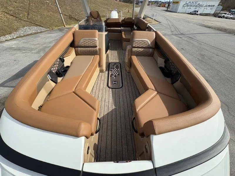 Slide: The Image of Harris Crowne 250 SL 2025 - 158