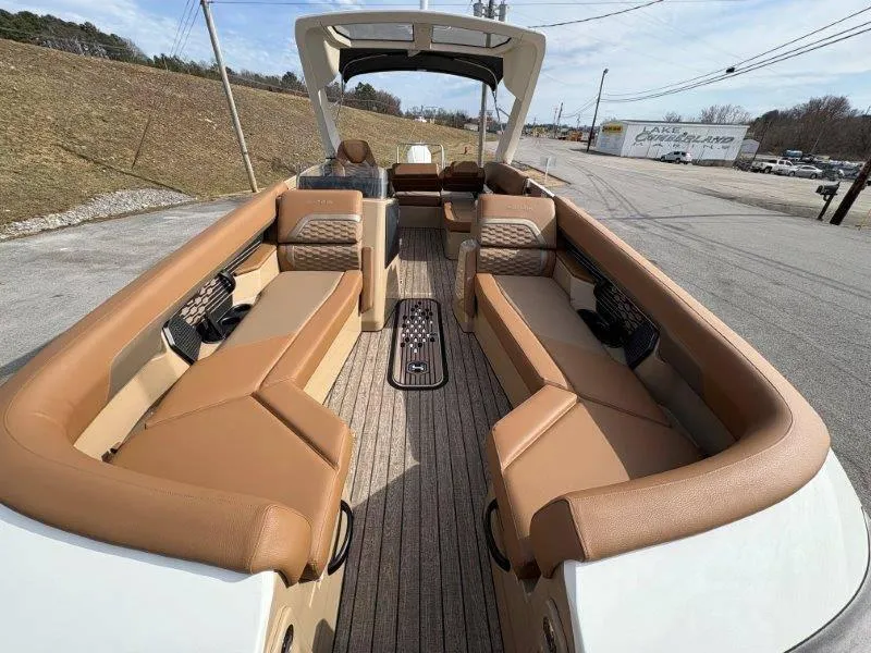 Slide: The Image of Harris Crowne 250 SL 2025 - 159