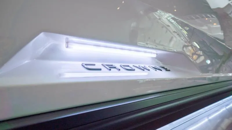 Slide: The Image of Harris Crowne 250 SL 2025 - 16