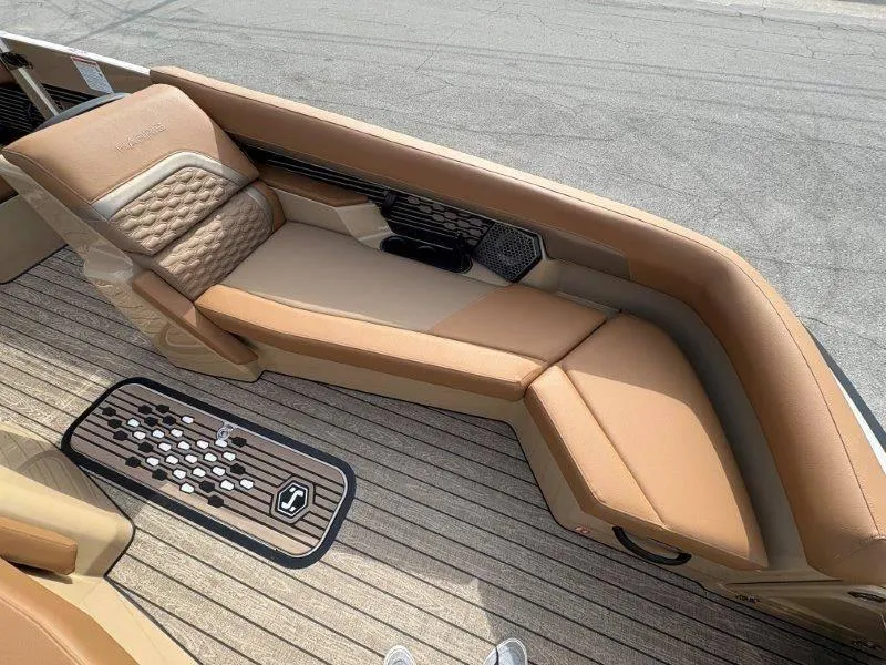 Slide: The Image of Harris Crowne 250 SL 2025 - 160