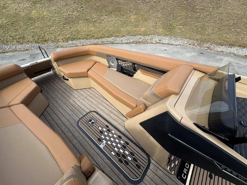 Slide: The Image of Harris Crowne 250 SL 2025 - 162