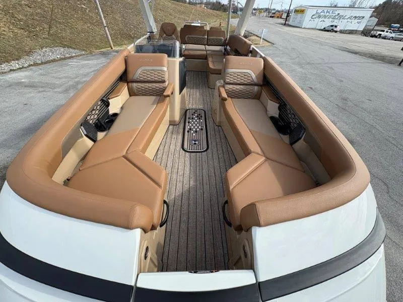 Slide: The Image of Harris Crowne 250 SL 2025 - 164