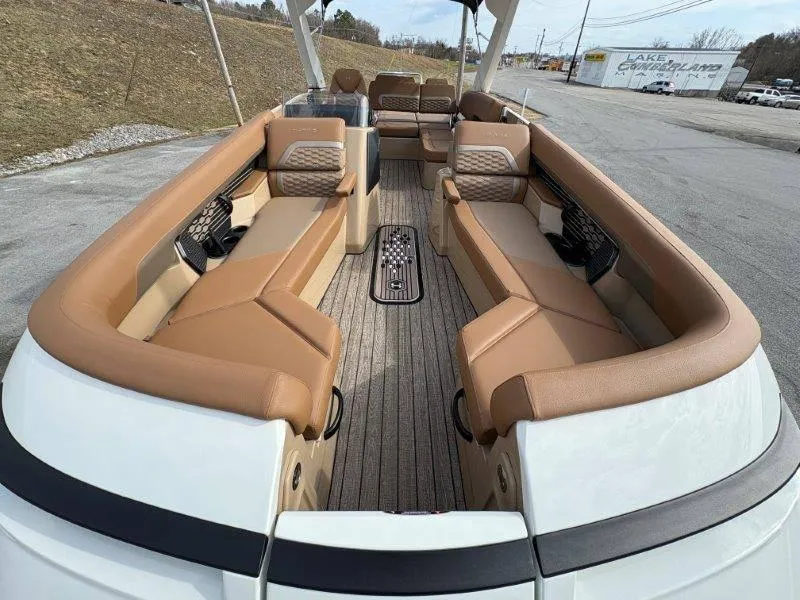 Slide: The Image of Harris Crowne 250 SL 2025 - 166