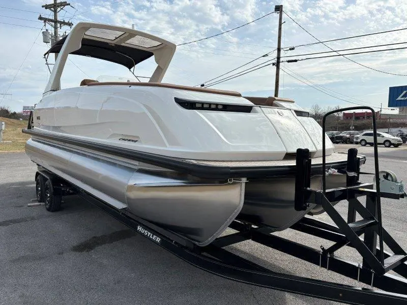 Slide: The Image of Harris Crowne 250 SL 2025 - 168