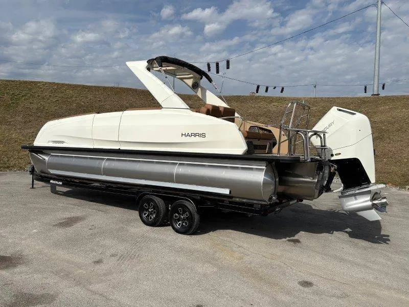 Slide: The Image of Harris Crowne 250 SL 2025 - 179