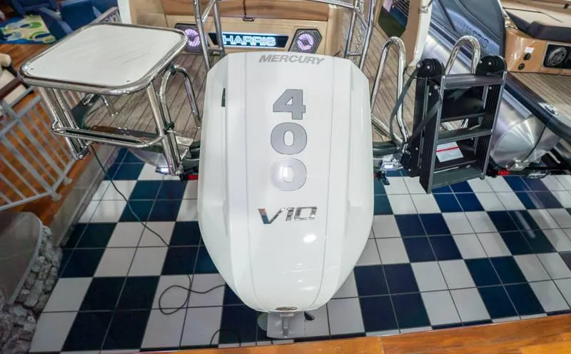 Slide: The Image of Harris Crowne 250 SL 2025 - 18