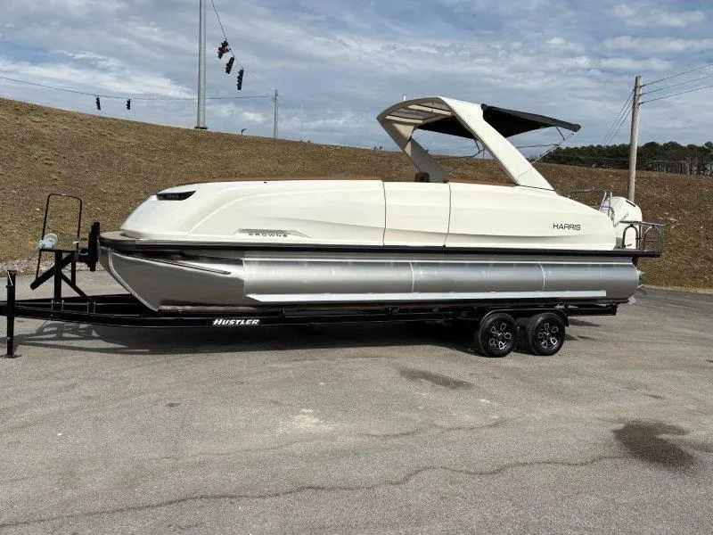 Slide: The Image of Harris Crowne 250 SL 2025 - 180