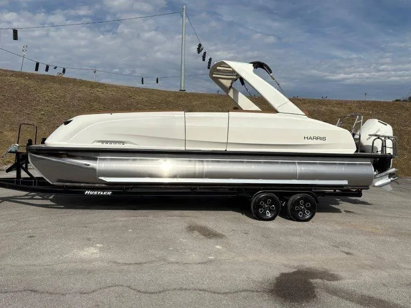 Slide: The Image of Harris Crowne 250 SL 2025 - 181