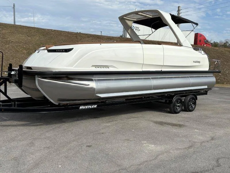 Slide: The Image of Harris Crowne 250 SL 2025 - 184