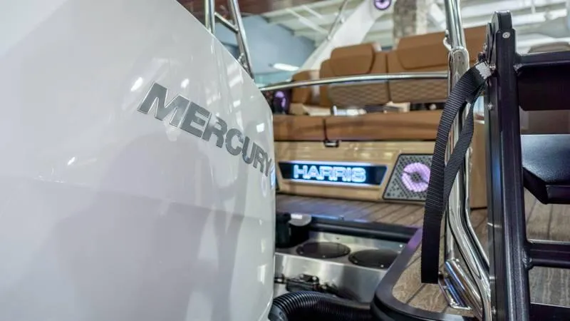 Slide: The Image of Harris Crowne 250 SL 2025 - 23