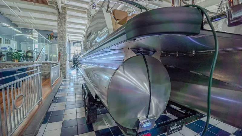 Slide: The Image of Harris Crowne 250 SL 2025 - 25