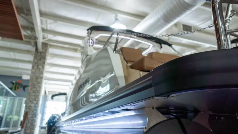 Slide: The Image of Harris Crowne 250 SL 2025 - 26