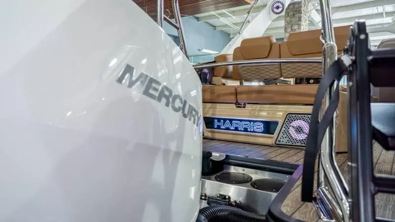 Slide: The Image of Harris Crowne 250 SL 2025 - 28