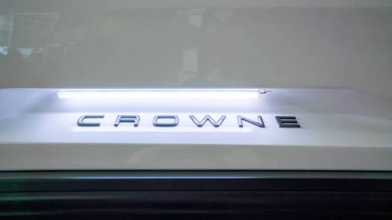 Slide: The Image of Harris Crowne 250 SL 2025 - 29