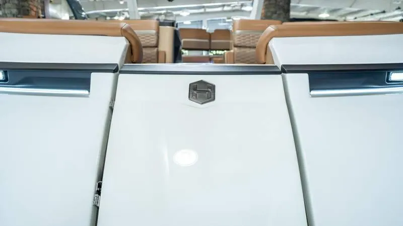 Slide: The Image of Harris Crowne 250 SL 2025 - 30