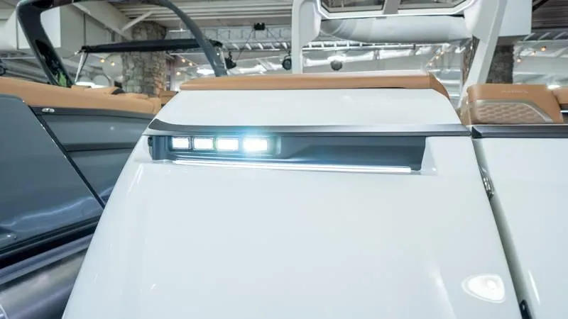 Slide: The Image of Harris Crowne 250 SL 2025 - 31