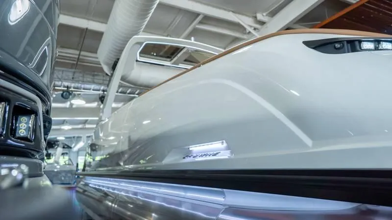 Slide: The Image of Harris Crowne 250 SL 2025 - 32