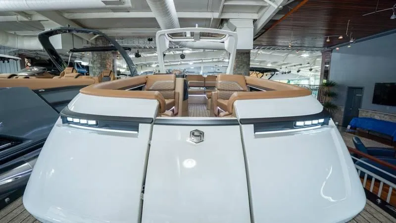 Slide: The Image of Harris Crowne 250 SL 2025 - 33