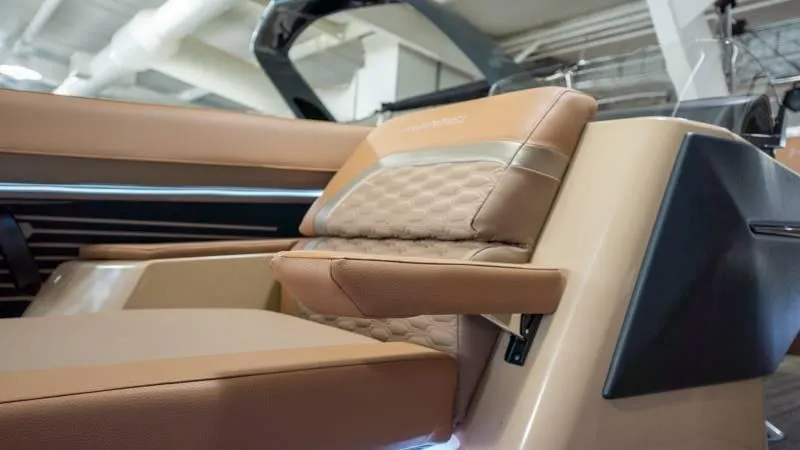 Slide: The Image of Harris Crowne 250 SL 2025 - 34