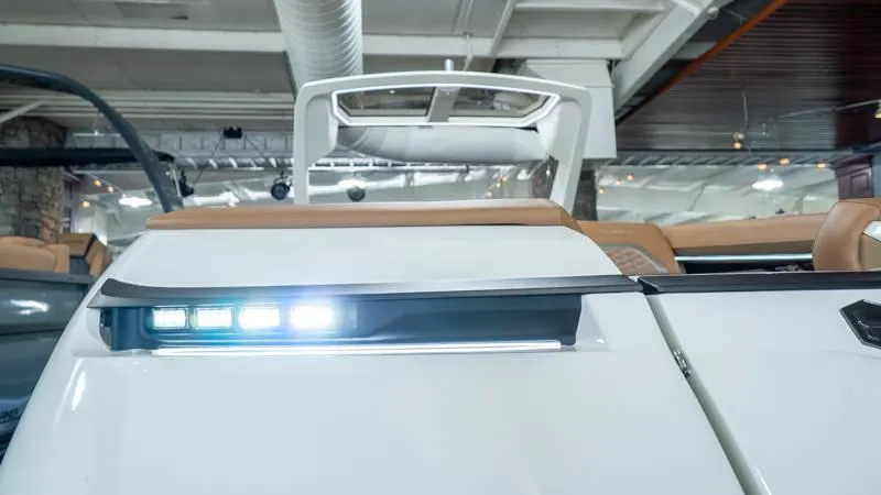 Slide: The Image of Harris Crowne 250 SL 2025 - 35