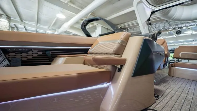 Slide: The Image of Harris Crowne 250 SL 2025 - 37