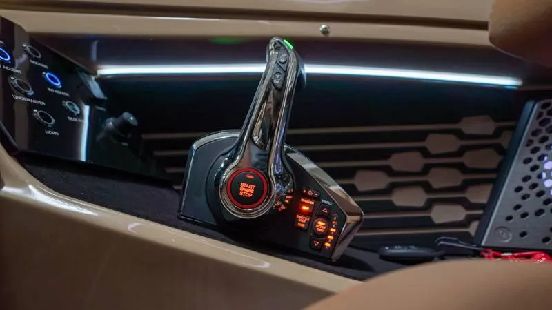 Slide: The Image of Harris Crowne 250 SL 2025 - 45