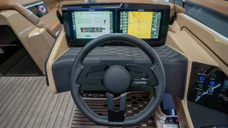 Slide: The Image of Harris Crowne 250 SL 2025 - 46