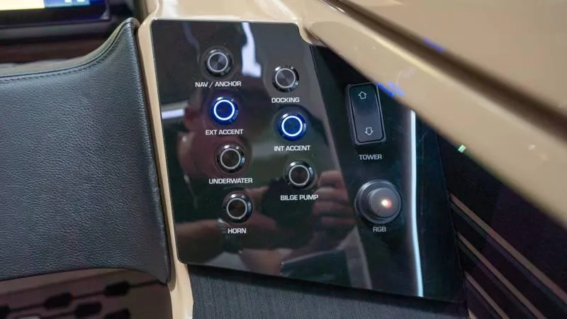 Slide: The Image of Harris Crowne 250 SL 2025 - 48