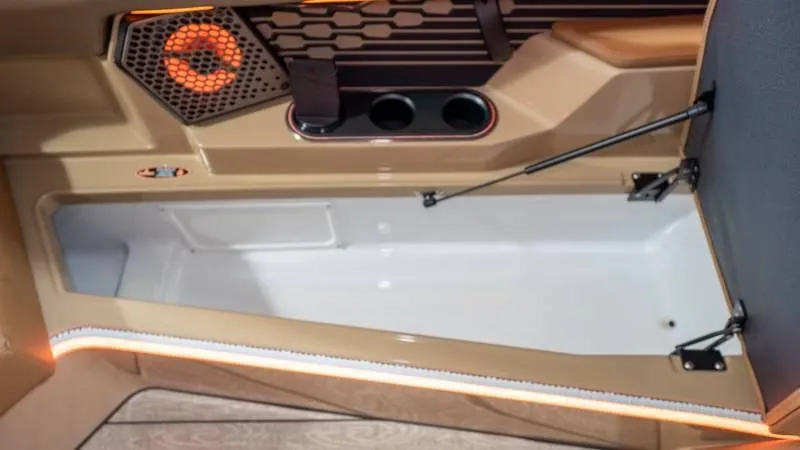 Slide: The Image of Harris Crowne 250 SL 2025 - 5