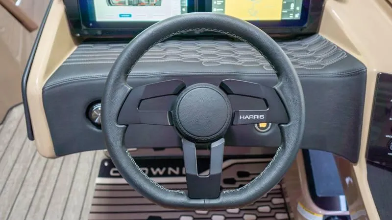 Slide: The Image of Harris Crowne 250 SL 2025 - 50