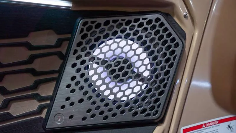 Slide: The Image of Harris Crowne 250 SL 2025 - 51