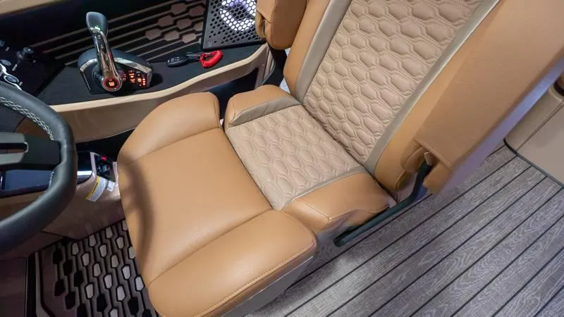 Slide: The Image of Harris Crowne 250 SL 2025 - 54