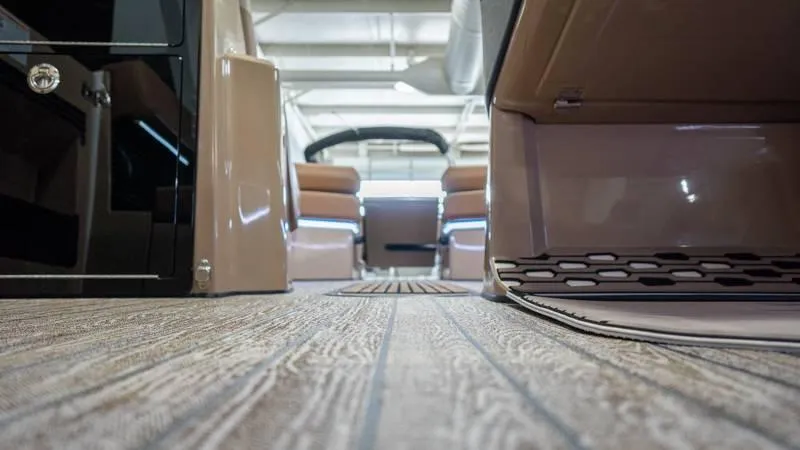 Slide: The Image of Harris Crowne 250 SL 2025 - 56